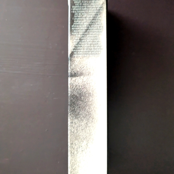 NWT Fenty Beauty Long Lasting Light As Air Liquid Foundation. - Picture 4 of 5